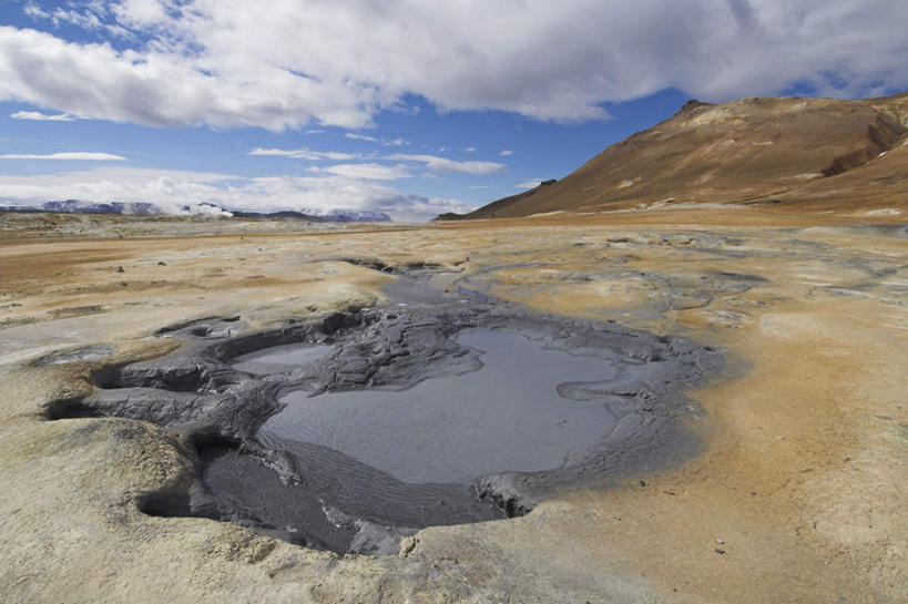 无人,横图,室外,白天,正面,火山,石头,美景,温泉,雾,欧洲,冰岛,阴影,沸腾,光线,化学,蒸汽,矿石,石子,影子,景观,泥土,土壤,云,云朵,水蒸气,雾气,云彩,蓝色,白云,蓝天,天空,阳光,自然,晶体,天,温暖,景色,泉水,温和,晴朗,气体,自然风光,北欧,冰岛共和国,蒸发,地热,罕见,矿物质,硫磺,荒僻,偏僻,偏远,硫黄,活火山,石块,死火山,休眠火山,岩石,晴空,彩图