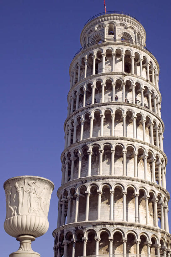 无人,竖图,室外,白天,仰视,旅游,度假,石头,标志建筑,地标,建筑,雕塑,意大利,欧洲,阴影,艺术,装饰,光线,雕刻,雕像,壶,石子,影子,柱子,建筑群,娱乐,建设,水壶,蓝色,蓝天,天空,阳光,茶壶,工艺品,天,享受,休闲,放松,纪念,华丽,修饰,美术,点缀,比萨城,比萨斜塔,托斯卡纳,南欧,主题,陈列,意大利共和国,奇迹广场,功能,美学,衬托,美观,雅致,雅观,比萨大教堂,托斯卡纳大区,石块,彩图,低角度拍摄