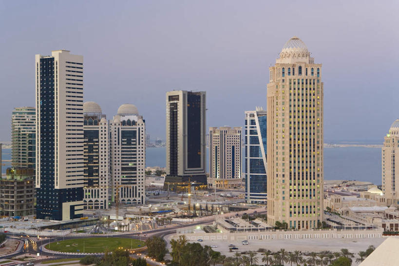 无人,高楼大厦,横图,室外,白天,正面,度假,草地,草坪,河流,美景,水,植物,城市风光,城市,大厦,建筑,摩天大楼,卡塔尔,亚洲,阴影,光线,影子,河水,景观,水流,首都,娱乐,建设,草,树,树木,蓝色,绿色,蓝天,天空,阳光,自然,天,享受,休闲,景色,放松,生长,晴朗,成长,西亚,多哈,万里无云,卡塔尔国,贝达,晴空,晴空万里,彩图,大楼,高层建筑,高楼,摩天楼