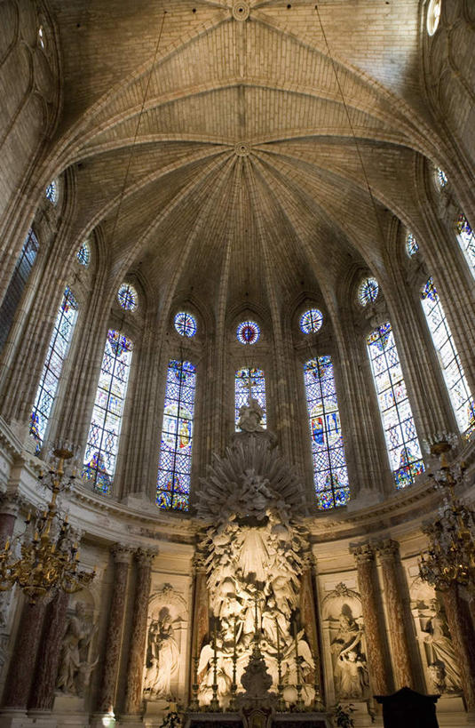 无人,教堂,竖图,室内,白天,仰视,旅游,度假,名胜古迹,窗户,标志建筑,地标,建筑,雕塑,法国,欧洲,节日,遗迹,艺术,装饰,雕刻,雕像,香炉,古迹,文化,文物,娱乐,建设,古建筑,石雕,玻璃窗,工艺品,祈祷,享受,休闲,健康,旅游胜地,放松,许愿,宗教,信仰,纪念,华丽,修饰,祈求,美术,祭奠,祭祀,点缀,基督教,天主教,主题,祭坛,陈列,信念,古文明,法兰西共和国,功能,美学,衬托,美观,雅致,雅观,法兰西第五共和国,敬拜,彩绘玻璃,彩色玻璃,教堂玻璃,艺术玻璃,埃罗,朗格多克.鲁西永,埃罗省,朗格多克.鲁西永大区,平安,彩图,低角度拍摄,大教堂,礼拜堂