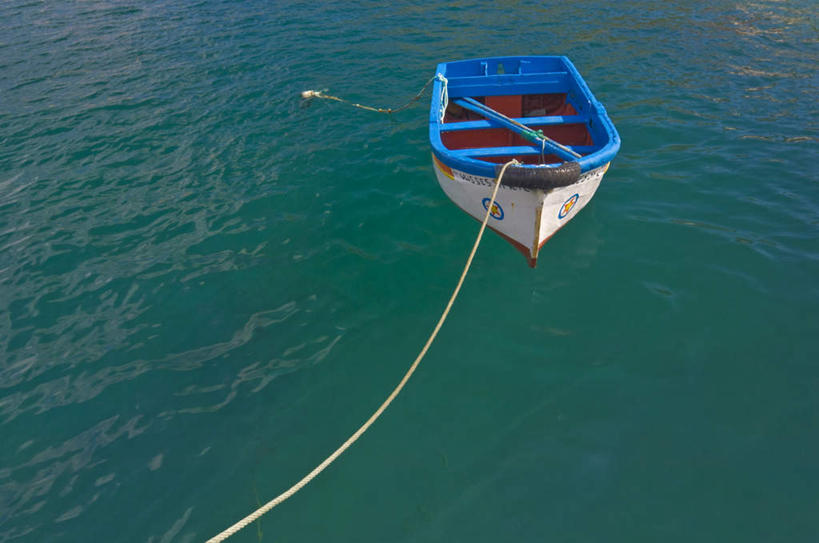 无人,横图,俯视,室外,白天,度假,海浪,海洋,美景,城市风光,城市,船,葡萄牙,欧洲,一艘,阴影,光线,影子,景观,浪花,木船,娱乐,阳光,海水,绳子,交通工具,享受,休闲,景色,放松,绳索,舟,南欧,载具,海景,葡萄牙共和国,阿尔加维,大海,风浪,海,海水的波动,近岸浪,涌浪,彩图,高角度拍摄