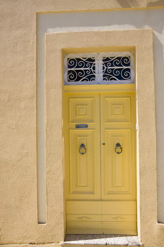 无人,栏杆,竖图,室外,白天,正面,门,形状,透明,墙,辉煌,墙壁,墙面,黄色,把手,门把手,门框,健康,活泼,希望,暖色,门把,风格,光辉,光明,形态,外形,功名,轻快,气势,模样,式样,格调,派头,气概,作风,拉手,彩图