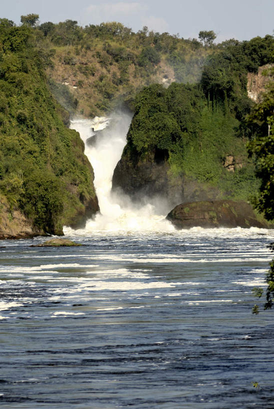 无人,竖图,室外,白天,正面,河流,石头,美景,瀑布,树林,水,植物,非洲,乌干达,阴影,波纹,飞溅,溅,光线,石子,液体,影子,河水,景观,水滴,水流,涟漪,水珠,树,树木,蓝色,绿色,倒影,蓝天,水纹,天空,阳光,自然,波浪,天,景色,生长,晴朗,成长,倒映,喷洒,自然风光,万里无云,水晕,乌干达共和国,反照,跌水,石块,岩石,晴空,晴空万里,彩图
