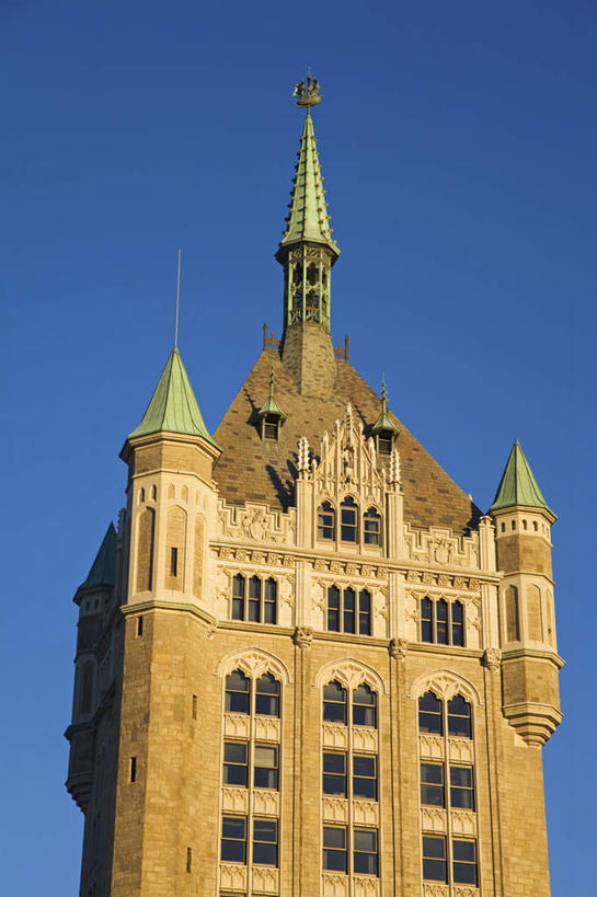 无人,高楼大厦,竖图,室外,白天,仰视,旅游,度假,办公楼,窗户,标志建筑,城市,大厦,地标,建筑,摩天大楼,写字楼,纽约,美国,一排,阴影,整齐,并列,并排,光线,影子,娱乐,建设,玻璃窗,排列,蓝色,蓝天,天空,阳光,楼宇,天,享受,休闲,旅游胜地,商务楼,放松,晴朗,北美,北美洲,队列,美洲,平行,纽约州,万里无云,帝国之州,帝国州,首府,北亚美利加洲,亚美利加洲,奥尔巴尼,阿尔巴尼,亚柏尼,晴空,晴空万里,彩图,低角度拍摄,大楼,高层建筑,高楼,摩天楼