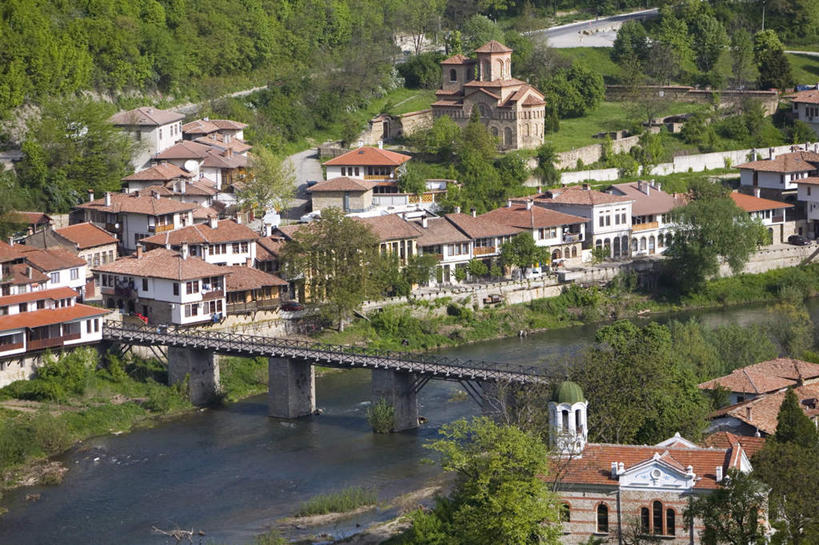 无人,家,横图,俯视,室外,白天,运动模糊,旅游,度假,草地,河流,石头,水,植物,欧洲,保加利亚,阴影,朦胧,模糊,光线,石子,影子,房屋,屋子,河水,水流,桥,娱乐,石桥,楼房,拱桥,住宅,栈桥,草,树,树木,绿色,倒影,阳光,自然,享受,休闲,放松,拱形,生长,成长,人行桥,石拱桥,倒映,南欧,保加利亚共和国,反照,石块,彩图,高角度拍摄,房子