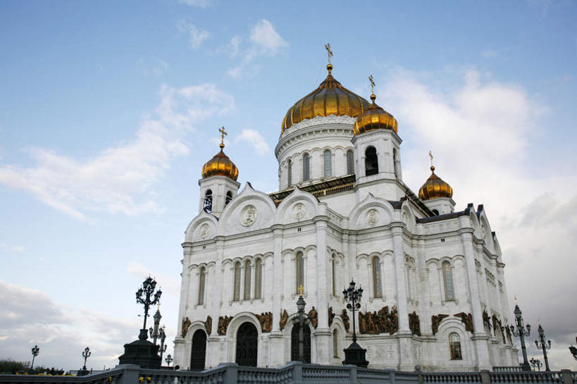 无人,教堂,横图,室外,白天,仰视,旅游,度假,名胜古迹,标志建筑,地标,建筑,欧洲,俄罗斯,亚洲,阴影,节日,遗迹,光线,影子,云,云朵,首都,云彩,古迹,文化,文物,娱乐,建设,古建筑,蓝色,白云,蓝天,天空,阳光,天,祈祷,享受,休闲,健康,旅游胜地,放松,许愿,宗教,信仰,晴朗,纪念,祈求,信念,古文明,莫斯科,俄联邦,俄罗斯联邦,莫斯科州,五海之港,救世主大教堂,平安,晴空,彩图,低角度拍摄,大教堂,礼拜堂