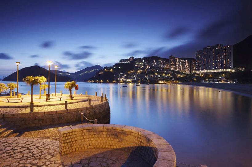 无人,高楼大厦,横图,室外,白天,正面,度假,湖,湖泊,美景,日落,水,城市风光,标志建筑,城市,大厦,地标,建筑,摩天大楼,香港,中国,亚洲,阴影,光线,影子,湖面,景观,水流,水面,晚霞,霞光,落日,灯光,娱乐,建设,蓝色,蓝天,天空,黄昏,湖水,天,享受,休闲,景色,彩霞,放松,港,东亚,浅水湾,香港特别行政区,港澳台,中华人民共和国,夕照,香港浅水湾,夕阳,彩图,大楼,高层建筑,高楼,摩天楼,斜阳