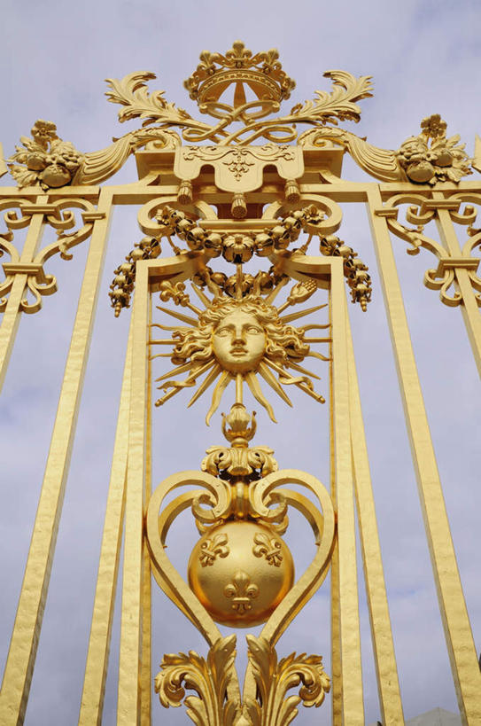 无人,竖图,室外,白天,仰视,旅游,度假,门,法国,欧洲,阴影,装饰,光线,影子,娱乐,蓝色,蓝天,天空,阳光,门框,天,享受,休闲,放松,华丽,修饰,点缀,法兰西共和国,凡尔赛,省会,衬托,美观,雅致,雅观,法兰西第五共和国,法兰西岛,伊夫林省,法兰西岛大区,卫星城,彩图,低角度拍摄