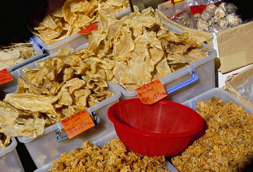 海鲜,无人,商店,交叉,横图,俯视,室外,特写,白天,购物,消费,超市,竹子,香港,中国,亚洲,一堆,许多,堆叠,堆积,竹制,编织,英文,标志,篮子,数字,文字,字符,塑料,字母,很多,标识,水产,海洋生物,盒子,容器,塑料制品,竹篮,干货,价格,金融,百货,阿拉伯数字,便利店,储藏,竹条,堆,英文字母,交织,港,竹制品,储存,水生动物,海产品,水生物,选购,贸易,东亚,海底动物,价钱,香港岛,香港特别行政区,港澳台,中华人民共和国,血拼,零售店,穿插,代价,港岛,中西区,德辅道,彩图,高角度拍摄,店铺,杂货店,杂货铺,贮存