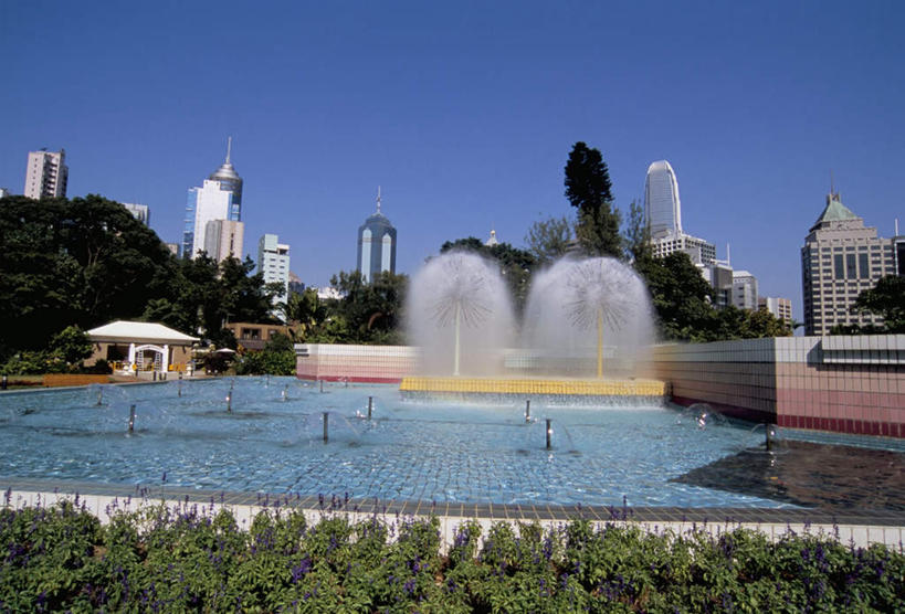 无人,横图,室外,白天,正面,度假,美景,植物,城市风光,城市,喷泉,香港,中国,亚洲,阴影,光线,影子,景观,水面,文化,娱乐,树,树木,蓝色,绿色,倒影,蓝天,天空,阳光,天,品味,享受,休闲,景色,放松,生长,晴朗,成长,港,倒映,水景,东亚,万里无云,香港岛,香港特别行政区,港澳台,中华人民共和国,美观,反照,港岛,香港公园,红棉路,设计,晴空,晴空万里,彩图