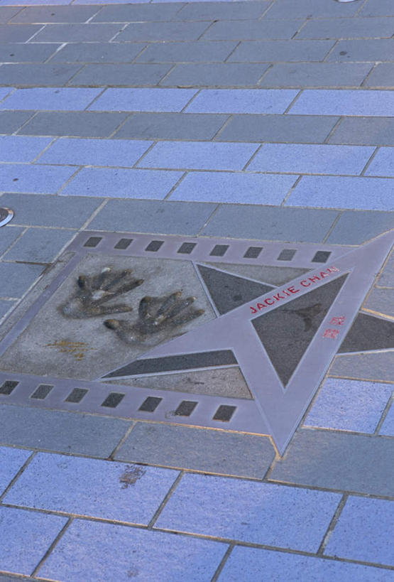 手,无人,竖图,俯视,室外,白天,度假,美景,城市风光,城市,香港,中国,亚洲,阴影,光线,图案,影子,景观,地面,娱乐,阳光,享受,休闲,星形,手部,砖头,景色,放松,港,手印,东亚,九龙,尖沙咀,香港特别行政区,港澳台,中华人民共和国,九龙半岛,油尖旺区,彩图,高角度拍摄