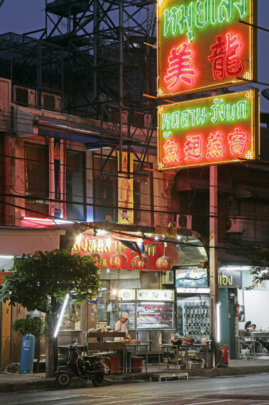 无人,餐厅,家,竖图,室外,白天,正面,度假,美景,植物,城市风光,城市,街道,曼谷,泰国,亚洲,阴影,光线,广告牌,影子,房屋,屋子,景观,唐人街,灯光,集市,首都,娱乐,楼房,广告,住宅,树,树木,红色,蓝色,绿色,蓝天,天空,天,享受,休闲,景色,放松,东南亚,生长,成长,宣传,泰王国,告白,彩图,房子,餐馆,饭店,饭馆