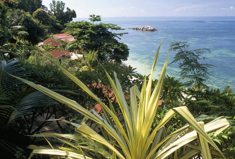 无人,横图,室外,白天,正面,旅游,度假,岛屿,海浪,海洋,石头,美景,植物,非洲,塞舌尔,阴影,光线,石子,影子,岛,景观,浪花,水平线,云,云朵,辽阔,海平线,云彩,娱乐,树,树木,蓝色,绿色,白云,蓝天,天空,阳光,自然,海水,天,享受,休闲,广阔,景色,放松,生长,晴朗,成长,一望无际,自然风光,海景,塞舌尔共和国,阿非利加洲,东非,无边无际,一马平川,普拉斯林岛,大海,风浪,海,海水的波动,近岸浪,列岛,群岛,石块,岩石,涌浪,诸岛,晴空,彩图,水天相接,水天一线