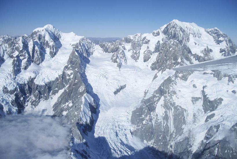 无人,横图,俯视,航拍,室外,白天,旅游,度假,美景,山,雪,雪山,大雪,新西兰,阴影,光线,影子,冰,积雪,景观,山峰,雪景,冬季,冬天,山峦,娱乐,蓝色,蓝天,天空,阳光,自然,天,享受,休闲,景色,放松,寒冷,雪白,晴朗,连绵,冰冷,绵延,鸟瞰,自然风光,大洋洲,洁白,万里无云,严寒,皎洁,纽西兰,冰凉,酷寒,凛冽,凛凛,极冷,长白云之乡,新西兰南岛,绵亘,皎白,明净,晴空,晴空万里,彩图,高角度拍摄