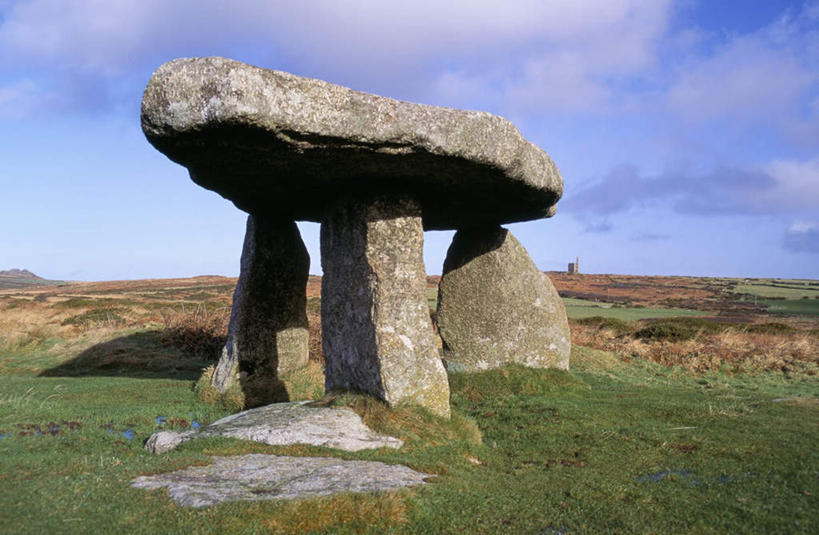 无人,横图,室外,白天,仰视,旅游,度假,草地,草坪,石头,名胜古迹,植物,标志建筑,地标,建筑,英国,欧洲,阴影,堆积,遗迹,光线,石子,影子,云,云朵,云彩,古迹,文物,娱乐,建设,古建筑,草,蓝色,绿色,白云,蓝天,天空,阳光,天,享受,休闲,旅游胜地,放松,晴朗,怪异,西欧,聚集,大不列颠,积累,古文明,大不列颠及北爱尔兰联合王国,大不列颠联合王国,日不落英帝国,独特,聚积,沉积,堆集,康沃尔,康沃尔郡,石块,岩石,晴空,彩图,低角度拍摄
