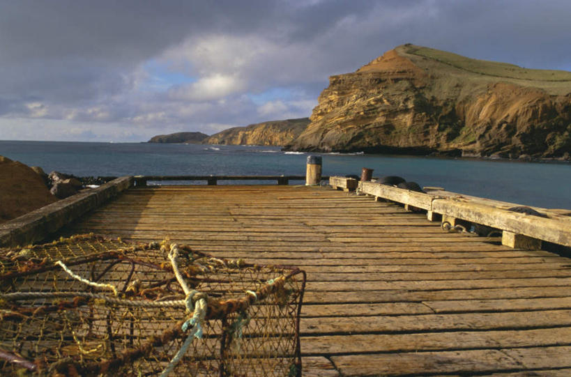 无人,码头,横图,室外,白天,正面,旅游,度假,草地,草坪,海浪,海洋,美景,山,山脉,植物,港口,新西兰,阴影,波纹,光线,木板,影子,景观,浪花,山峰,云,云朵,桥,木桥,涟漪,山峦,云彩,娱乐,栈桥,草,蓝色,绿色,白云,倒影,蓝天,水纹,天空,阳光,自然,海水,波浪,群山,天,享受,休闲,景色,放松,渔网,晴朗,人行桥,木板桥,渔具,连绵,倒映,绵延,抓捕,自然风光,大洋洲,捕捞,鱼网,海景,拉网,捕捞工具,水晕,纽西兰,长白云之乡,绵亘,反照,查塔姆群岛,皮特岛,大海,风浪,海,海水的波动,近岸浪,涌浪,晴空,彩图,摆渡口,埠头,渡口,渡头,港湾,海港,货运码头,口岸,商港