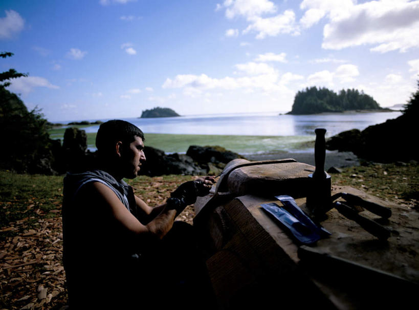 西方人,一个人,蹲,横图,室外,白天,侧面,旅游,度假,草地,草坪,岛屿,海浪,海洋,石头,美景,沙滩,植物,欧洲,加拿大,欧洲人,仅一个男性,仅一个人,仅一个中年男性,阴影,服装,光线,沙子,石子,影子,岛,海岸,景观,浪花,云,云朵,沙地,云彩,注视,休闲装,娱乐,草,树,树木,衣服,蓝色,绿色,白云,蓝天,天空,阳光,自然,海水,天,观察,看,享受,休闲,休闲服,景色,放松,服饰,生长,晴朗,成长,观看,察看,北美,北美洲,关注,自然风光,美洲,海景,北亚美利加洲,亚美利加洲,卑诗省,不列颠哥伦比亚,不列颠哥伦比亚省,夏洛特皇后群岛,男人,男性,中年男性,白种人,大海,风浪,海,海水的波动,海滩,近岸浪,列岛,群岛,石块,岩石,涌浪,诸岛,晴空,蹲着,半身,彩图