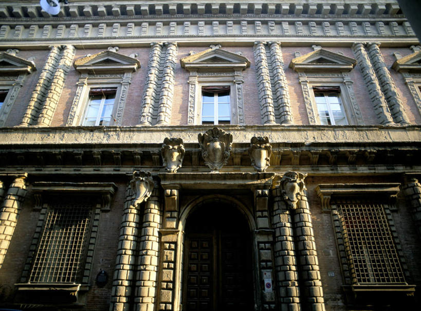 无人,家,宫殿,横图,室外,白天,仰视,旅游,度假,别墅,窗户,门,标志建筑,地标,建筑,意大利,欧洲,一排,阴影,整齐,并列,并排,光线,影子,柱子,房屋,墙,屋子,公寓,娱乐,建设,洋房,楼房,玻璃窗,墙壁,墙面,住宅,排列,阳光,门框,享受,休闲,旅游胜地,放松,华丽,队列,南欧,豪宅,平行,意大利共和国,富丽,华美,波伦亚,博洛尼亚,柱廊之城,彩图,低角度拍摄,房子