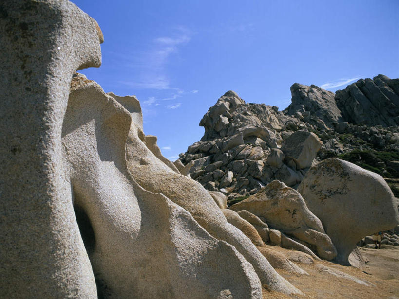 无人,横图,室外,白天,仰视,旅游,度假,草地,草坪,石头,美景,植物,意大利,欧洲,阴影,光线,石子,影子,景观,云,云朵,云彩,娱乐,草,蓝色,绿色,白云,蓝天,天空,阳光,自然,天,享受,休闲,景色,放松,晴朗,南欧,自然风光,意大利共和国,撒丁岛,月亮谷,石块,岩石,晴空,彩图,低角度拍摄