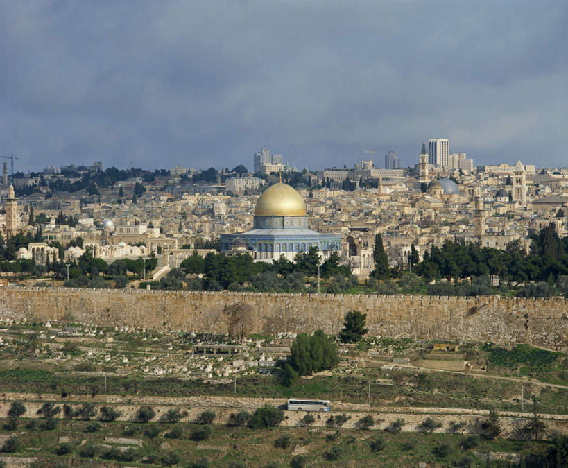 无人,家,寺庙,横图,俯视,室外,白天,旅游,度假,草地,草坪,植物,标志建筑,地标,建筑,路灯,照明,巴勒斯坦,亚洲,节日,房屋,屋子,乌云,云,阴天,云朵,灯光,首都,燃烧,云彩,文化,娱乐,建设,楼房,住宅,灯,草,树,树木,排列,绿色,天空,自然,香火,庙宇,天,祈祷,享受,休闲,健康,旅游胜地,放松,许愿,宗教,信仰,生长,成长,纪念,祈求,照亮,昏暗,阴沉,照明设备,西亚,摆列,巴勒斯坦国,耶路撒冷,岩石清真寺,圆顶清真寺,平安,彩图,高角度拍摄,房子,庙,寺,布列,分列