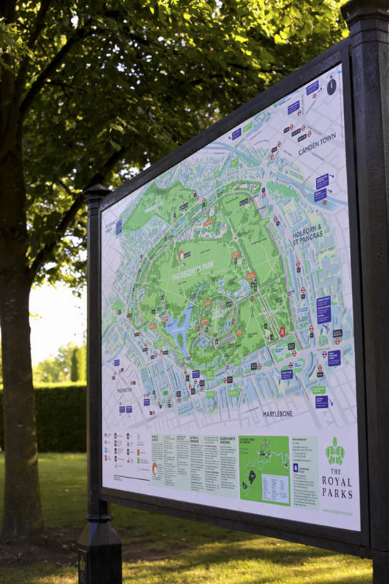 无人,竖图,室外,白天,正面,旅游,度假,草地,草坪,美景,植物,道路,指示牌,地图,英国,欧洲,伦敦,阴影,光线,信息,标志,文字,影子,景观,交通,首都,线路,方向,娱乐,标识,草,树,树木,绿色,阳光,自然,享受,休闲,景色,放松,生长,成长,引导,指引,西欧,自然风光,路线,大不列颠,威斯敏斯特市,大不列颠及北爱尔兰联合王国,大不列颠联合王国,日不落英帝国,雾都,彩图,导航