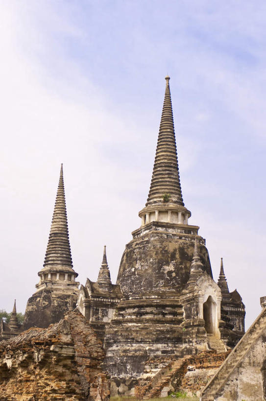 无人,寺庙,竖图,室外,白天,仰视,旅游,度假,名胜古迹,标志建筑,地标,建筑,泰国,亚洲,阴影,节日,遗迹,光线,影子,云,云朵,塔,云彩,古迹,文化,文物,娱乐,建设,古建筑,宝塔,蓝色,白云,蓝天,天空,阳光,庙宇,天,祈祷,享受,休闲,健康,旅游胜地,放松,许愿,宗教,东南亚,佛教,信仰,晴朗,纪念,祈求,古文明,泰王国,释教,浮图,浮屠,阿育他耶府,大城府,平安,晴空,彩图,低角度拍摄,庙,寺