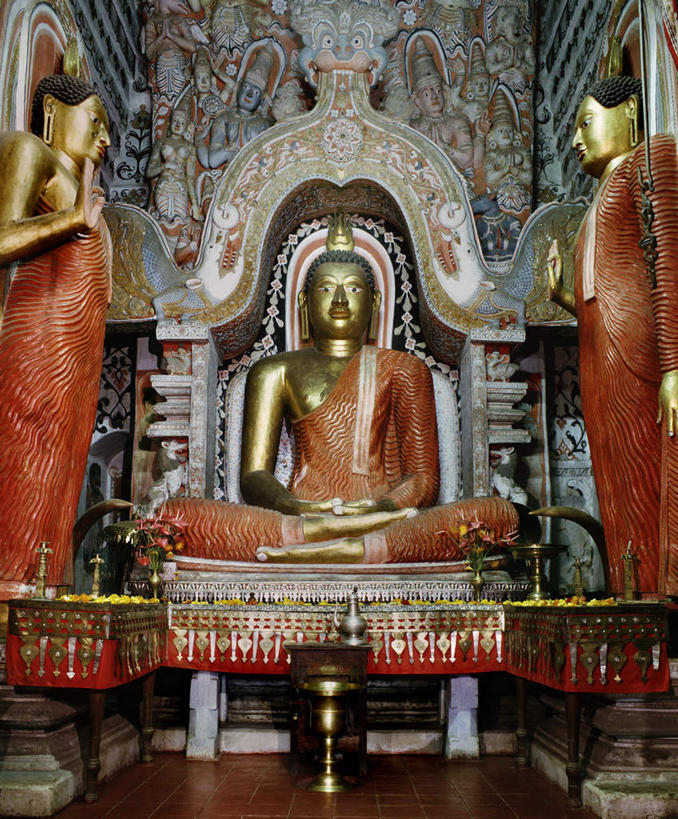 无人,寺庙,站,坐,盘腿,竖图,室内,白天,仰视,旅游,度假,桌子,标志建筑,地标,建筑,雕塑,斯里兰卡,亚洲,阴影,节日,朦胧,模糊,艺术,装饰,光线,雕刻,雕像,影子,办公桌,首都,燃烧,注视,文化,娱乐,建设,阳光,香火,工艺品,庙宇,观察,看,祈祷,站着,享受,休闲,健康,旅游胜地,放松,搭,许愿,宗教,信仰,观看,纪念,祈求,美术,察看,搭着,关注,主题,南亚,陈列,功能,美学,斯里兰卡民主社会主义共和国,科伦坡,平安,盘腿而坐,盘膝,盘着腿的,盘着腿坐,双腿交叉,站立,坐着,彩图,低角度拍摄,全身,庙,寺