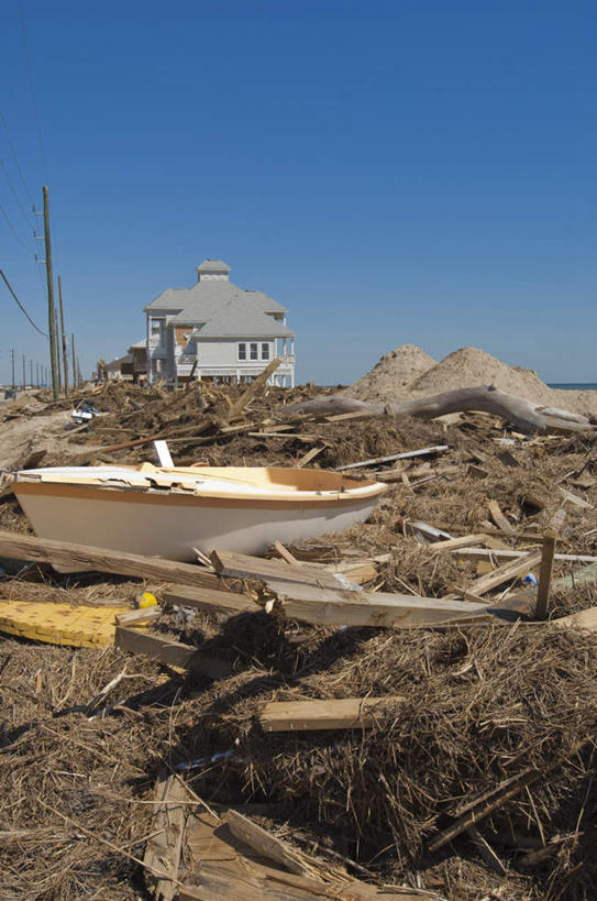 无人,家,竖图,室外,白天,正面,度假,美景,沙滩,窗户,城市风光,城市,船,美国,一艘,阴影,电力,光线,电线,电线杆,木材,沙子,线,影子,房屋,墙,屋顶,屋子,海岸,景观,木船,垃圾,电能,沙地,线路,顶棚,娱乐,楼房,玻璃窗,废墟,墙壁,墙面,住宅,木柴,蓝色,蓝天,天空,阳光,交通工具,天,享受,休闲,景色,放松,木料,晴朗,电,电源,北美,舟,北美洲,载具,德克萨斯州,美洲,能量,德克萨斯,万里无云,得州,德州,得克萨斯州,孤星之州,北亚美利加洲,亚美利加洲,加尔维斯顿,渣滓,海滩,晴空,晴空万里,彩图,房子