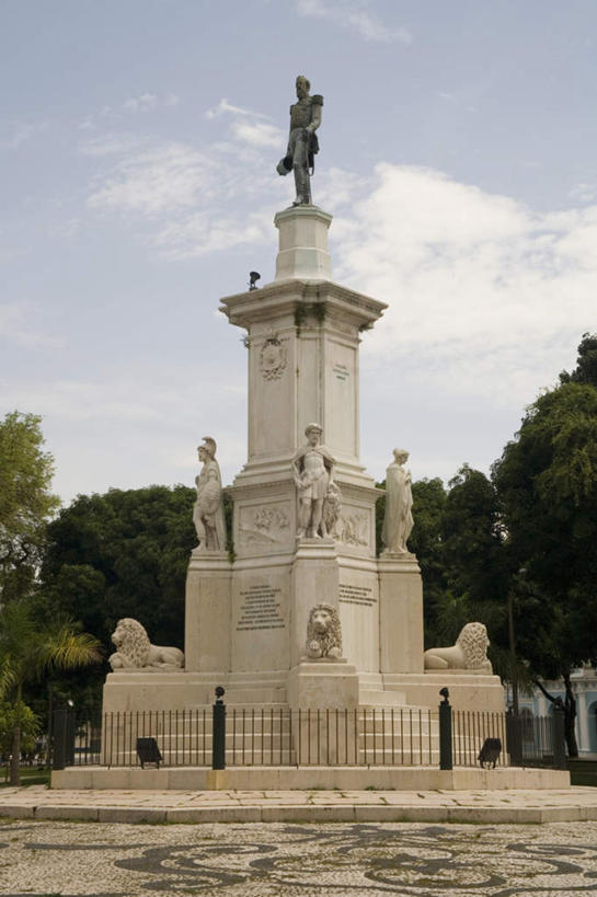 西方人,无人,站,竖图,室外,白天,仰视,旅游,度假,植物,标志建筑,地标,建筑,雕塑,巴西,欧洲,欧洲人,阴影,艺术,装饰,光线,雕刻,雕像,影子,云,云朵,许多人,云彩,注视,娱乐,建设,树,树木,蓝色,绿色,白云,蓝天,天空,阳光,自然,工艺品,天,观察,看,站着,一群人,享受,休闲,旅游胜地,南美,放松,生长,晴朗,成长,观看,纪念,美术,察看,南美洲,拉丁美洲,关注,主题,美洲,陈列,巴西联邦共和国,首府,功能,美学,亚美利加洲,南亚美利加洲,贝伦,帕拉,帕拉州,男人,男性,中年男性,白种人,晴空,站立,彩图,低角度拍摄,全身