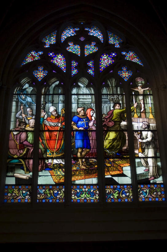 无人,教堂,竖图,室内,白天,仰视,旅游,度假,名胜古迹,标志建筑,地标,建筑,法国,欧洲,节日,遗迹,装饰,屋顶,顶棚,古迹,文化,文物,娱乐,建设,古建筑,祈祷,享受,休闲,健康,旅游胜地,放松,许愿,宗教,信仰,纪念,华丽,修饰,祈求,点缀,布列塔尼,信念,古文明,法兰西共和国,衬托,美观,雅致,雅观,法兰西第五共和国,彩绘玻璃,彩色玻璃,教堂玻璃,艺术玻璃,菲尼斯泰尔省,布列塔尼地区,坎佩尔,平安,彩图,低角度拍摄,大教堂,礼拜堂