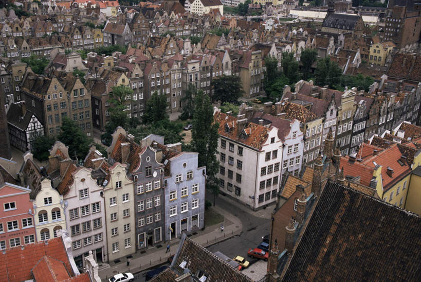 无人,家,横图,俯视,室外,白天,度假,美景,植物,城市风光,城市,道路,路,公路,汽车,欧洲,波兰,一排,阴影,整齐,光线,影子,房屋,屋子,景观,公寓,交通,娱乐,洋房,楼房,住宅,车,树,树木,排列,绿色,阳光,自然,交通工具,轿车,享受,休闲,景色,放松,生长,成长,队列,载具,中欧,省会,波兰共和国,格但斯克,波美拉尼亚,波美拉尼亚省,马路,彩图,高角度拍摄,房子