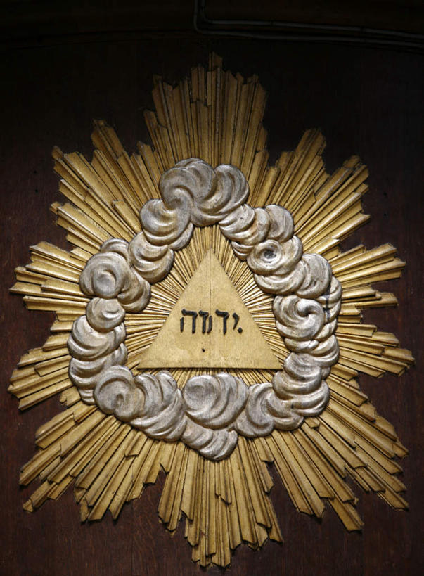 无人,教堂,竖图,室内,特写,白天,正面,旅游,度假,标志建筑,地标,建筑,雕塑,法国,欧洲,节日,艺术,装饰,雕刻,雕像,墙,文化,娱乐,建设,墙壁,墙面,工艺品,祈祷,享受,休闲,健康,金色,旅游胜地,放松,许愿,宗教,信仰,纪念,祈求,美术,富贵,基督教,天主教,主题,陈列,信念,忠诚,法兰西共和国,功能,美学,法兰西第五共和国,富丽,名誉,荣华,卢瓦雷省,中央大区,平安,彩图,大教堂,礼拜堂