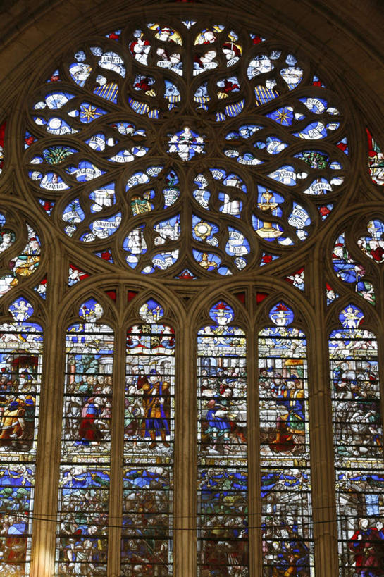 无人,教堂,竖图,室内,特写,白天,正面,旅游,度假,窗户,标志建筑,地标,建筑,法国,欧洲,节日,装饰,文化,娱乐,建设,玻璃窗,祈祷,享受,休闲,健康,旅游胜地,放松,许愿,宗教,信仰,纪念,华丽,修饰,祈求,点缀,基督教,勃艮第,天主教,信念,法兰西共和国,衬托,美观,雅致,雅观,法兰西第五共和国,彩绘玻璃,彩色玻璃,教堂玻璃,艺术玻璃,勃艮第大区,约讷省,平安,彩图,大教堂,礼拜堂