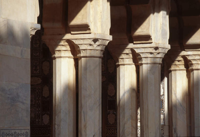 无人,横图,室内,特写,白天,正面,旅游,度假,石头,标志建筑,地标,建筑,印度,亚洲,阴影,光线,石子,影子,柱子,堡垒,城堡,墙,走道,走廊,过道,娱乐,建设,墙壁,墙面,排列,享受,休闲,旅游胜地,放松,要塞,队列,南亚,首府,拉贾斯坦邦,拉贾斯坦,印度共和国,琥珀堡,红粉之城,斋普尔,设防,石块,岩石,彩图