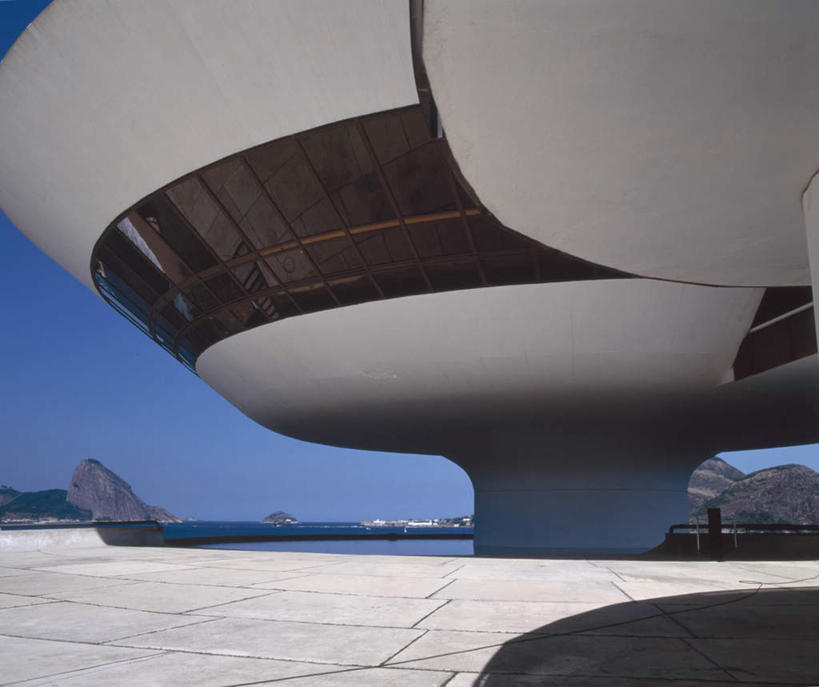 无人,家,横图,室外,白天,仰视,旅游,度假,岛屿,沙滩,窗户,标志建筑,地标,建筑,巴西,一排,阴影,整齐,光线,沙子,影子,房屋,屋子,岛,海岸,沙地,娱乐,建设,楼房,玻璃窗,住宅,排列,蓝色,蓝天,天空,阳光,天,享受,休闲,旅游胜地,南美,放松,晴朗,南美洲,拉丁美洲,队列,美洲,万里无云,里约热内卢州,巴西联邦共和国,亚美利加洲,南亚美利加洲,尼泰罗伊,海滩,列岛,群岛,诸岛,晴空,晴空万里,彩图,低角度拍摄,房子