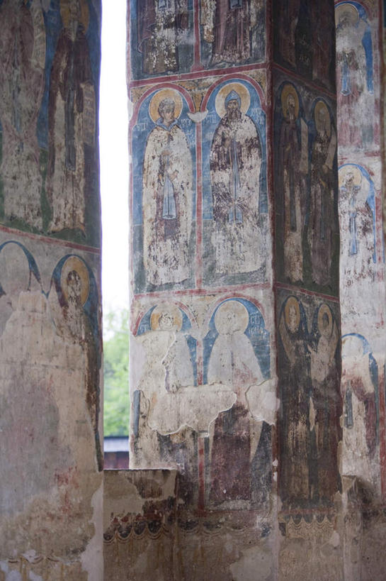 无人,竖图,室外,特写,白天,正面,旅游,度假,绘画,石头,名胜古迹,标志建筑,地标,建筑,欧洲,罗马尼亚,节日,遗迹,艺术,装饰,石子,柱子,墙,古迹,文化,文物,娱乐,建设,古建筑,壁画,墙壁,墙面,祈祷,享受,休闲,健康,旅游胜地,放松,许愿,宗教,信仰,纪念,华丽,修饰,祈求,点缀,基督教,天主教,修道院,信念,古文明,东欧,衬托,美观,雅致,雅观,神学院,修院,隐修院,布科维纳,平安,石块,岩石,画画,彩图