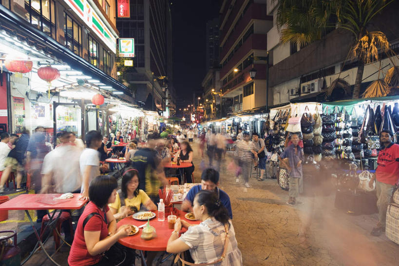 东方人,家,商店,吃,横图,室外,夜晚,正面,购物,旅游,度假,消费,餐桌,桌子,标志建筑,地标,建筑,椅子,照明,马来西亚,亚洲,灯笼,纸灯笼,房屋,屋子,唐人街,首都,许多人,黄种人,娱乐,建设,楼房,住宅,灯具,一群人,享受,休闲,旅游胜地,放松,金融,百货,东南亚,餐台,照亮,照明设备,选购,贸易,吉隆坡,血拼,马来西亚联邦,茨厂街,男人,男性,年轻男性,年轻女性,女人,女性,亚洲人,嚼,食,彩图,全身,房子,餐馆,店铺,杂货店,杂货铺