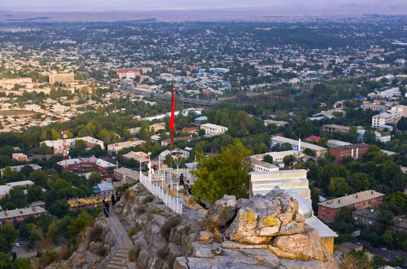 东方人,走,横图,俯视,航拍,室外,白天,旅游,度假,石头,植物,楼梯,标志建筑,地标,建筑,旗帜,吉尔吉斯斯坦,亚洲,阴影,光线,石子,影子,阶梯,云,云朵,许多人,云彩,黄种人,娱乐,建设,台阶,树,树木,蓝色,绿色,白云,蓝天,天空,阳光,自然,天,一群人,享受,休闲,旅游胜地,放松,生长,成长,中亚,鸟瞰,吉尔吉斯斯坦共和国,奥什,男人,男性,年轻男性,年轻女性,女人,女性,亚洲人,石块,岩石,步行,散步,走路,彩图,高角度拍摄,全身