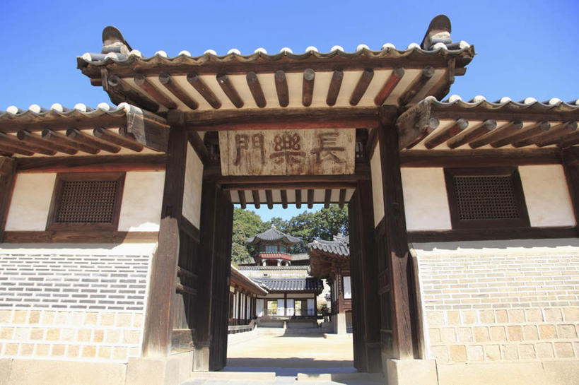 无人,家,宫殿,横图,室外,白天,正面,度假,美景,植物,别墅,门,城市风光,城市,昌德宫,首尔,汉城,韩国,亚洲,阴影,光线,影子,房屋,墙,屋子,景观,公寓,首都,娱乐,洋房,楼房,墙壁,墙面,住宅,树,树木,蓝色,绿色,蓝天,天空,阳光,自然,门框,天,享受,休闲,景色,放松,生长,晴朗,成长,豪宅,东亚,万里无云,大韩民国,首尔市,首尔特别市,特别市,王宫,乐宫,东阙,晴空,晴空万里,彩图,房子