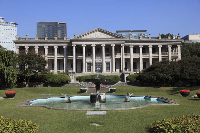 无人,家,花园,宫殿,横图,室外,白天,正面,旅游,度假,草地,草坪,花圃,水,植物,喷泉,首尔,汉城,韩国,亚洲,阴影,光线,液体,影子,房屋,屋子,景观,水滴,首都,文化,娱乐,楼房,住宅,草,树,树木,绿色,阳光,自然,品味,享受,休闲,放松,生长,成长,水景,东亚,美观,大韩民国,首尔市,首尔特别市,特别市,王宫,乐宫,德寿宫,西宫,设计,小花园,彩图,房子