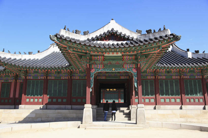 无人,宫殿,栏杆,横图,室外,白天,正面,旅游,度假,楼梯,门,标志建筑,地标,建筑,昌德宫,首尔,汉城,韩国,亚洲,阴影,装饰,光线,扶手,影子,阶梯,首都,娱乐,建设,护栏,台阶,阳光,门框,享受,休闲,旅游胜地,放松,华丽,修饰,点缀,东亚,衬托,美观,雅致,雅观,富丽,大韩民国,首尔市,首尔特别市,特别市,王宫,乐宫,东阙,华美,彩图