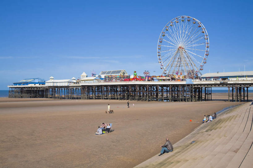 无人,游乐园,码头,横图,室外,白天,正面,旅游,度假,河流,水,标志建筑,地标,港口,建筑,游乐场,英国,欧洲,阴影,光线,影子,河水,水流,摩天轮,塔,桥,娱乐,建设,英格兰,阳光,享受,休闲,旅游胜地,放松,吊桥,人行桥,悬索桥,西欧,吊杆,大不列颠,大不列颠及北爱尔兰联合王国,乐园,大不列颠联合王国,日不落英帝国,布莱克浦,布莱克浦塔,兰开夏郡,锚锭,悬索,彩图,摆渡口,埠头,渡口,渡头,港湾,海港,货运码头,口岸,商港