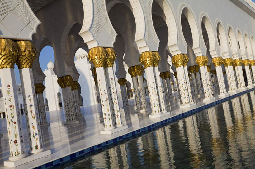 无人,寺庙,横图,俯视,室外,白天,旅游,度假,河流,水,阿联酋,亚洲,阴影,节日,装饰,光线,影子,河水,水流,拱门,走道,走廊,过道,燃烧,文化,娱乐,倒影,阳光,香火,庙宇,祈祷,享受,休闲,健康,放松,许愿,宗教,信仰,纪念,华丽,修饰,祈求,点缀,倒映,伊斯兰教,清真寺,西亚,阿拉伯联合酋长国,迪拜,衬托,美观,雅致,雅观,反照,杜拜,平安,彩图,高角度拍摄,庙,寺