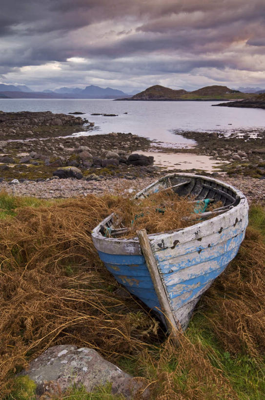 无人,竖图,俯视,室外,白天,旅游,度假,草地,草坪,湖,湖泊,美景,日落,山,山脉,水,植物,船,瑞典,欧洲,一艘,停靠,波纹,朦胧,模糊,湖面,景观,山峰,水流,水面,晚霞,霞光,落日,木船,涟漪,山峦,娱乐,草,绿色,倒影,水纹,自然,黄昏,交通工具,波浪,湖水,群山,享受,休闲,景色,彩霞,放松,倒映,舟,斯堪的纳维亚,停泊,自然风光,载具,北欧,斯堪的纳维亚半岛,首府,水晕,瑞典王国,夕照,反照,西曼兰省,韦斯特罗斯,夕阳,彩图,高角度拍摄,斜阳