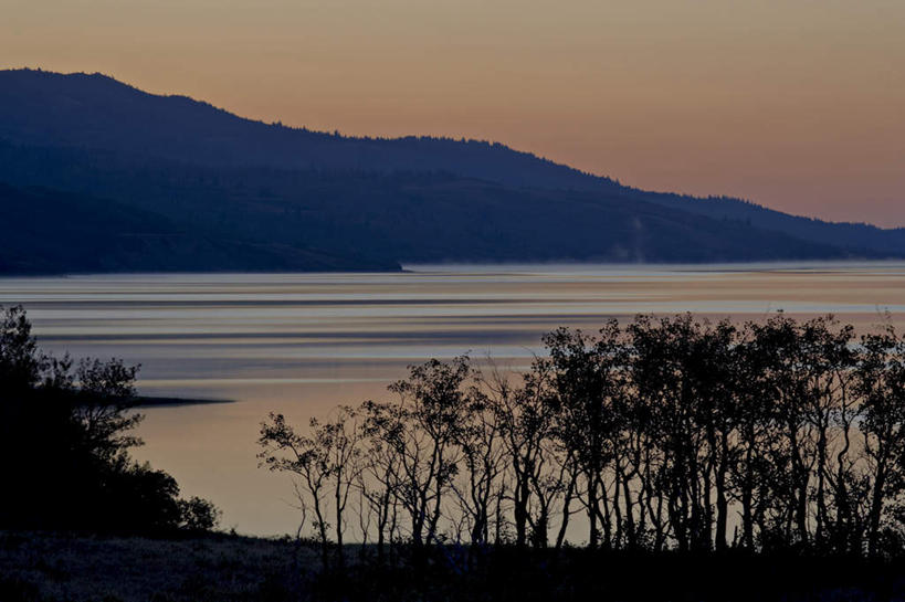 无人,公园,横图,室外,白天,正面,旅游,度假,湖,湖泊,美景,日落,山,山脉,水,美国,波纹,湖面,景观,山峰,水流,水面,晚霞,霞光,落日,涟漪,山峦,背光,娱乐,倒影,水纹,自然,黄昏,波浪,湖水,群山,享受,休闲,景色,彩霞,放松,倒映,北美,北美洲,自然风光,美洲,逆光,蒙大拿州,水晕,北亚美利加洲,亚美利加洲,蒙大拿,长空之乡,财富之州,冰河公园,冰河国家公园,夕照,反照,夕阳,彩图,斜阳