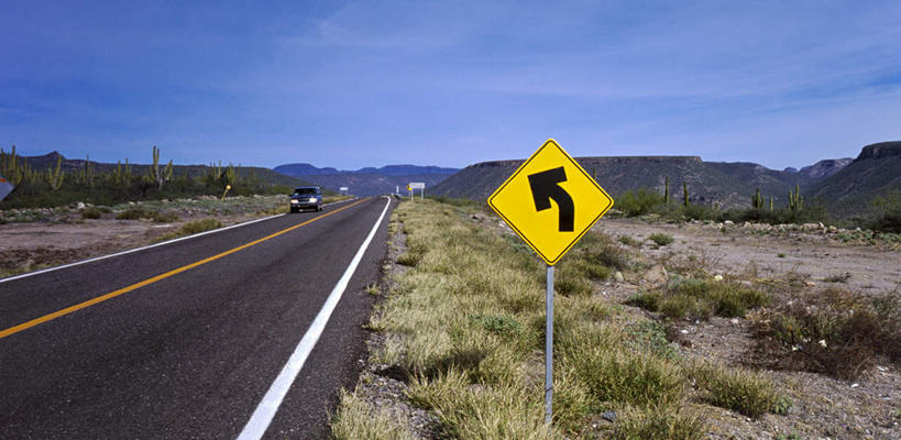 无人,横图,室外,白天,正面,旅游,度假,草地,草坪,美景,山,山脉,植物,道路,路,公路,汽车,墨西哥,一辆,阴影,光线,影子,景观,山峰,云,云朵,交通,山峦,云彩,方向,娱乐,箭头,车,草,蓝色,绿色,白云,蓝天,天空,阳光,自然,交通工具,轿车,群山,天,享受,休闲,景色,放松,晴朗,北美,北美洲,指向,自然风光,载具,美洲,簇,北亚美利加洲,亚美利加洲,墨西哥合众国,仙人掌王国,北下加利福尼亚,北下加利福尼亚州,下加利福尼亚州,自由市,蒂华纳,提华纳,晴空,马路,彩图