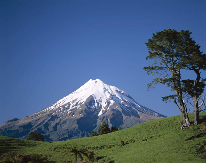 无人,横图,室外,白天,仰视,旅游,度假,草地,草坪,石头,美景,山,雪,雪山,植物,大雪,新西兰,阴影,光线,石子,影子,冰,积雪,景观,山峰,雪景,冬季,冬天,山峦,娱乐,草,树,树木,蓝色,绿色,蓝天,天空,阳光,自然,天,享受,休闲,景色,放松,寒冷,生长,晴朗,成长,冰冷,自然风光,大洋洲,万里无云,严寒,纽西兰,冰凉,酷寒,凛冽,凛凛,极冷,长白云之乡,新西兰北岛,艾格蒙特山,塔拉纳基山,石块,岩石,晴空,晴空万里,彩图,低角度拍摄