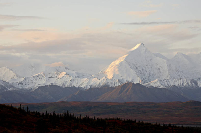 无人,横图,室外,白天,正面,旅游,度假,草地,草坪,美景,日落,山,雪,雪山,植物,大雪,美国,朦胧,模糊,冰,积雪,景观,山峰,晚霞,霞光,雪景,冬季,冬天,落日,山峦,娱乐,草,绿色,自然,黄昏,享受,休闲,景色,彩霞,放松,寒冷,冰冷,北美,北美洲,国家公园,自然风光,美洲,阿拉斯加,阿拉斯加州,北亚美利加洲,亚美利加洲,严寒,冰凉,酷寒,凛冽,凛凛,极冷,最后的边疆,午夜阳光之地,德纳里国家公园,夕照,夕阳,彩图,斜阳
