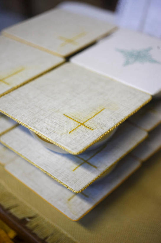 无人,竖图,俯视,室内,特写,白天,静物,杯子,法国,欧洲,阴影,节日,光线,十字架,影子,文化,水杯,祈祷,健康,许愿,宗教,信仰,纪念,祈求,安纳西,法兰西共和国,法兰西第五共和国,上萨瓦省,上萨瓦,阿讷西,平安,茶杯,彩图,高角度拍摄,罗讷.阿尔卑斯,罗讷.阿尔卑斯大区