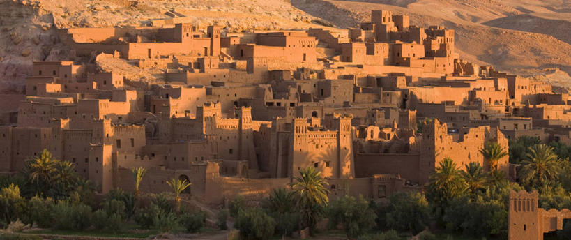 无人,横图,室外,白天,正面,度假,草地,草坪,美景,沙漠,山,山脉,植物,城市风光,城市,非洲,摩洛哥,阴影,光线,影子,堡垒,城堡,景观,山峰,山峦,娱乐,草,树,树木,绿色,阳光,自然,群山,享受,休闲,景色,放松,生长,成长,要塞,阿非利加洲,摩洛哥王国,设防,瓦尔扎扎特,大漠,砂漠,彩图